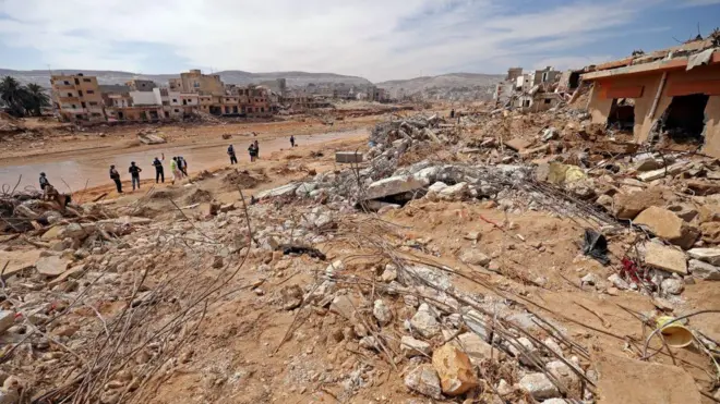 শহরজুড়ে ভেসে বেড়াচ্ছে মৃত্যুর গন্ধ