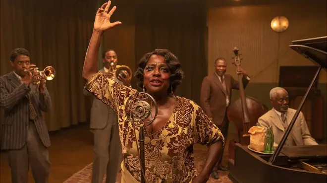 Chadwick Boseman (esquerda) e Viola Davis (centro) foram indicados por A Voz Suprema do Blues