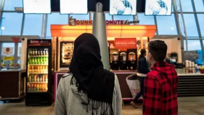 일부 무슬림 신자는 공항에서 스트레스가 높아진다고 한다