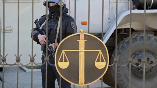 Социологи попытались описать, что значит быть следователем или судьей в России