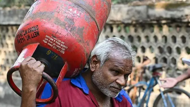 બીબીસી ગુજરાતી ઈરાન અમેરિકા યુદ્ધ પેટ્રોલ ડીઝલ એલપીજી ગેસ મોંઘવારી ખાદ્યતેલ