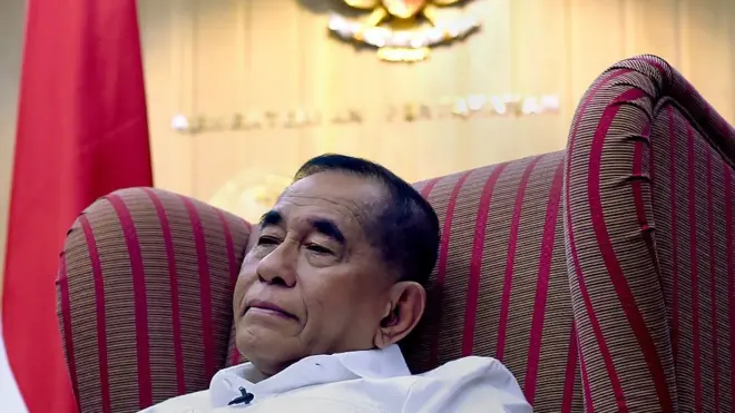 Menteri Pertahanan Ryamizard Ryacudu menyebut lembaga negara terakhir, selain TNI, yang mengajukan izin pembelian senjata adalah Badan Intelijen Negara.