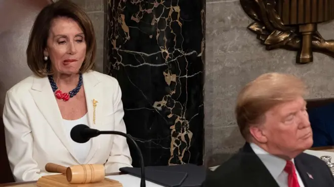 ترامب ونانسي بيلوسي