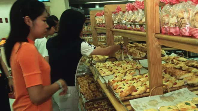 เบเกอรีเป็นหนึ่งในอาหารประเภทที่พบไขมันทรานส์ได้บ่อย ในประเทศไทย