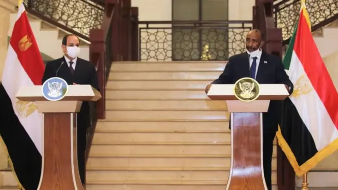 Pirezidantii Masrii al - Sisii fi Ajajaa humnoota waraanaa Sudaan Leetanaal Jeneraal Abdulfattaa al-Burhaan waliin