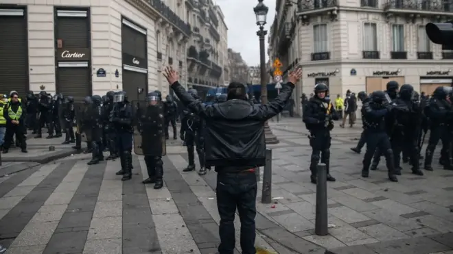 Paris'te protestocu