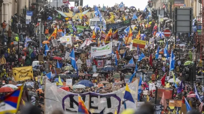 Ülke genelindeki en büyük yürüyüş, COP26'nın düzenlendiği Glasgow'daydı