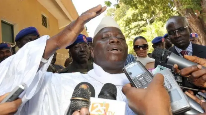 Trois journalistes sénégalais ont été interpellés mardi à Banjul puis expulsés de Gambie.