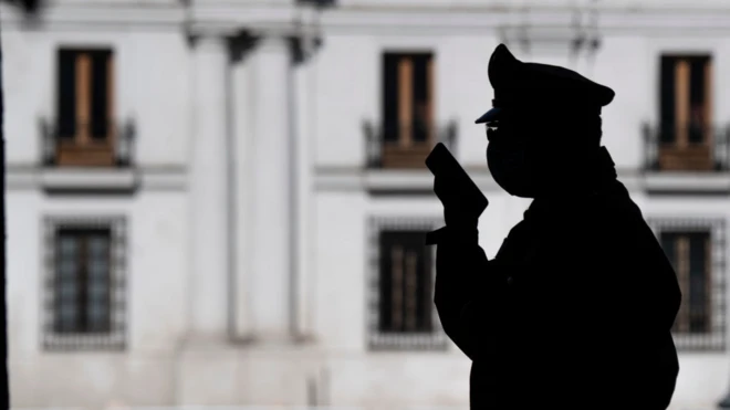 美国官员在一份报告中指责与中国有关的黑客正将目标对准新冠病毒的研究机构。