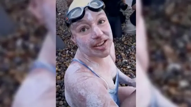 "La verdad es que tengo todo bastante entumecido", dijo Sarah Thomas al terminar su hazaña.