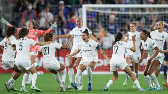 گاتهم در دیدار نهایی رقابتهای این فصل لیگ حرفهای زنان فوتبال آمریکا توانست تیم فوتبال رین را ۱-۲ در سندیگو شکست دهد