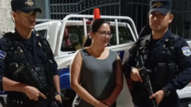 Ruth López fue detenida este domingo 18 de mayo en San Salvador.