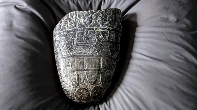 القطعة الأثرية