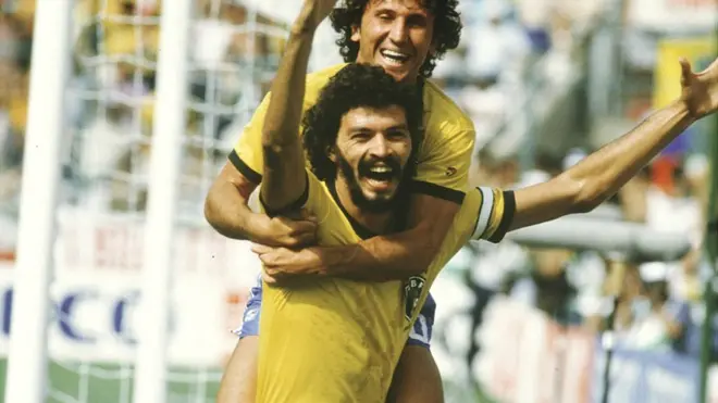 Sócrates fue el capitán y Zico la gran estrella del Brasil de 1982, para muchos la mejor selección que no pudo ganar el mundial.