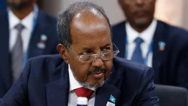 Pirezidantiin Somaaliyaa Hasan Sheek Mohaammud paarlaamaatti dhihaatanii dhimma kanarratti dubbatu jedhameera