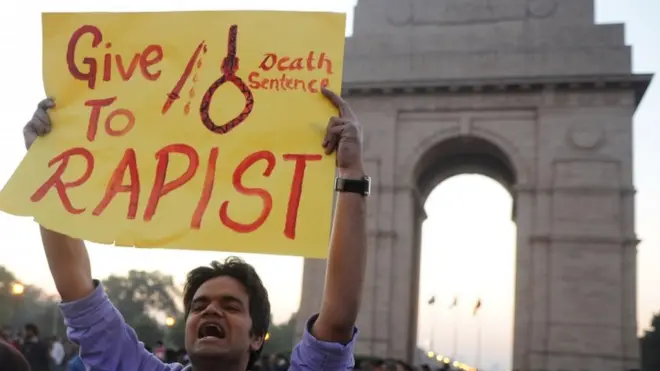 दिल्ली में बलात्कार के खिलाफ विरोध प्रदर्शन