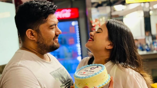 सुवास केसी र अञ्जना केसी।