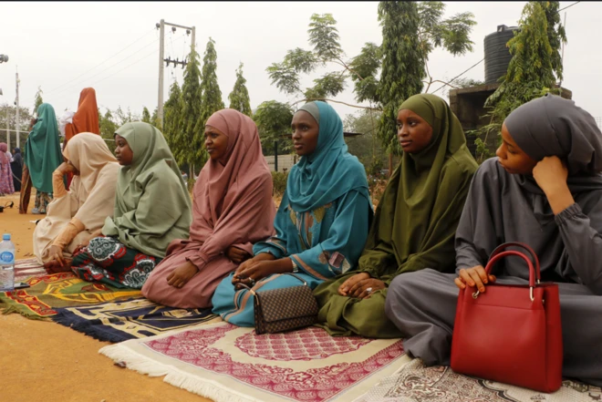 Àwọn obìnrin tó ń kírun Eid