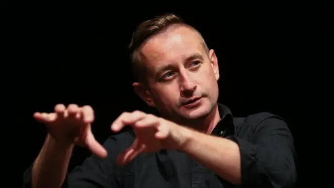 Сергій Жадан повідомив, що його затримали у Мінську і доправили до відділку, де він провів ніч