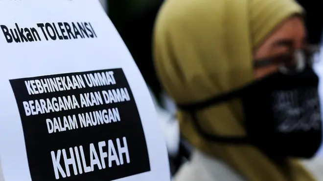 Hizbut Tahrir Indonesia, menurut Wiranto, terindikasi kuat bertentangan dengan tujuan, azas, dan ciri yang berdasarkan Pancasila.