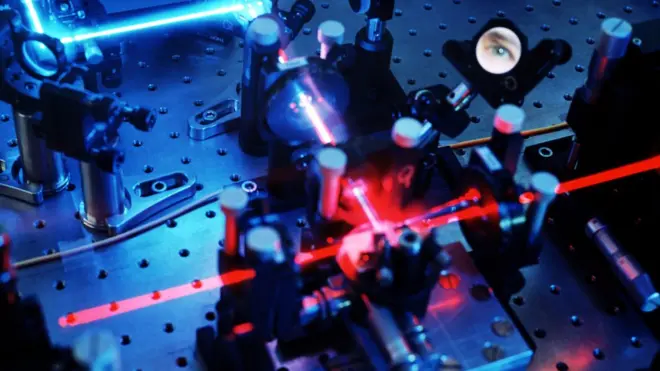 量子通訊是通過光束傳送關鍵的信息