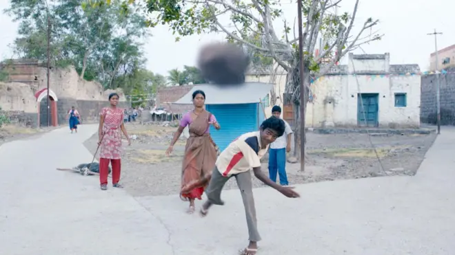 फँड्री सिनेमाचा शेवट, जब्या त्वेषाने दगड भिरकावताना