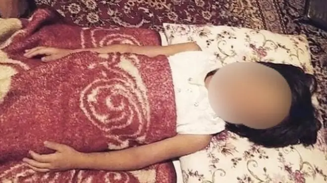 دغه تصوير پر خواله رسنيو لاس په لاس کېږي