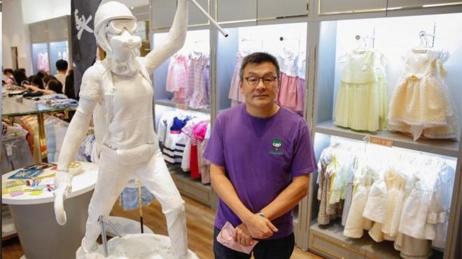 周小龍在荃灣的分店因為擺放民主女神像而不獲續租。(資料圖片)