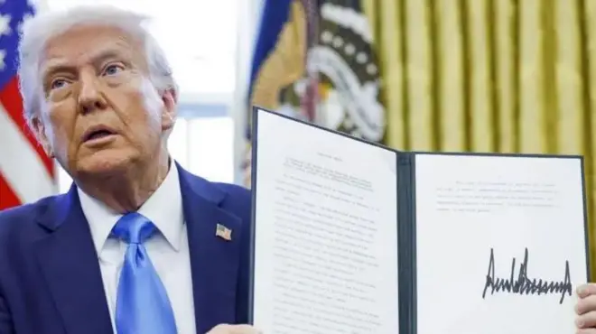 Трамп ўзининг янги имзоланган фармони билан.
