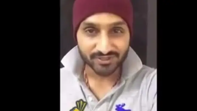 انڈین کرکٹرز یوراج سنگھ اور ہربھجن سنگھ نے پاکستان سپر لیگ کے دوسرے ایڈیشن کے آغاز کے موقع پر شاہد آفریدی کی ٹیم پشاور زلمے کے لیے نیک خواہشات کے پیغامات بھیجے ہیں۔