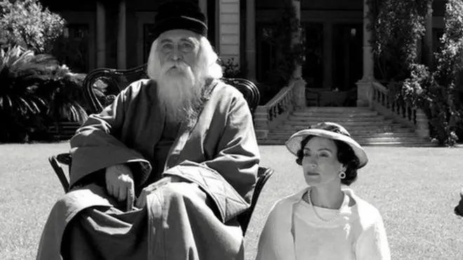 فلم کا ایک حصہ بلیک اینڈ وائٹ میں شوٹ کیا گیا ہے تو دوسرا حصہ رنگین ہے