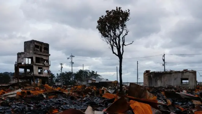 1日夕に発生した大規模な火事で焼けた輪島市の朝市通り（4日、輪島市）