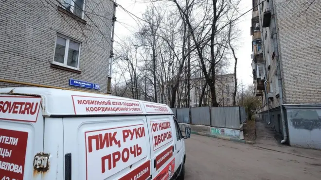 ПИК столкнулся с противодействием жильцов и в другом уголке Кунцева. Недовольные пытаются объединяться, застройщики говорят о "протестном туризме"