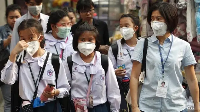 นักเรียนและฝุ่น