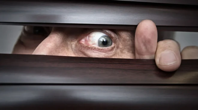 รูปคนถ้ำมอง