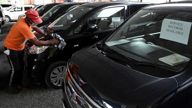 A car sale in Colombo.