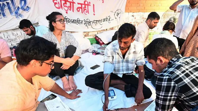 सीजेपी के प्रदर्शन में पूरे दिन क्या-क्या होता है?