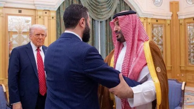 Tramp, sirijski vođa Ahmed al-Šara i saudijski princ Muhamed bin Salman u Rijadu