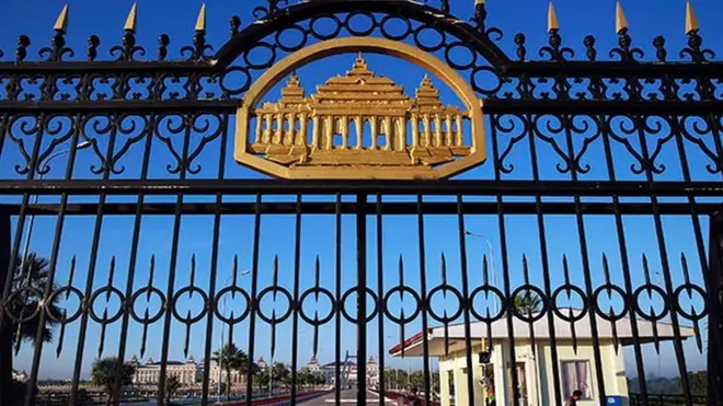 လွှတ်တော်ဝန်ထမ်းတွေ နေထိုင်ရာ စည်ပင် ရိပ်သာတွေမှာတော့ လုံခြုံရေးတိုးချထားပြီး အပြင်က ဝင်လာတဲ့ ကားကိုတွေလည်း ပိုမိုစစ်ဆေးမှုတွေ ပြုလုပ်နေ