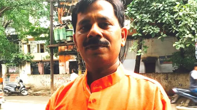 आकाश खुद को 'बाल स्वयंसेवक' बताते हैं जो चार साल की उम्र से राष्ट्रीय स्वयंसेवक संघ से जुड़े रहे हैं