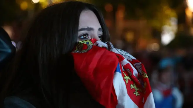 Девојка љуби заставу, Београд, 27. јун 2018.