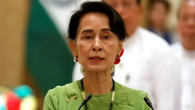 Aung San Suu Kyi dikritik karena dia diam akan kekerasan di Rakhine.