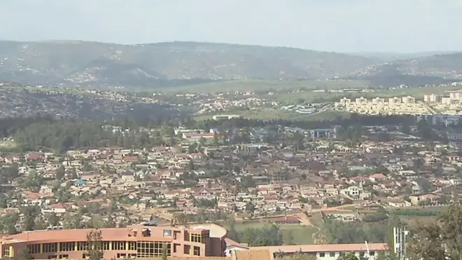 ۲۵ کاله مخکې په روندا کې یو توکم را ولاړ شو د بل خلک یې په ډله ییزه توګه ووژل. هماغه پېښې ټوله نړۍ ولړزوله او لا یې هم لرزوي.