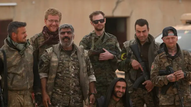 قوات سوريا الديمقراطية مدعومة بضربات جوية وقوات خاصة أمريكية