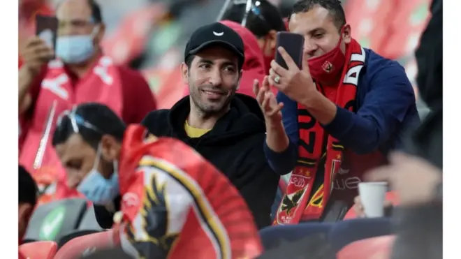 أبو تريكة بين مشجعي النادي الأهلي