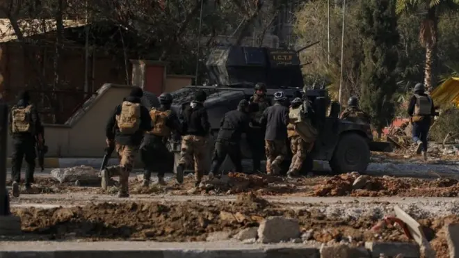 القوات الخاصة العراقية في محيط جامعة الموصل