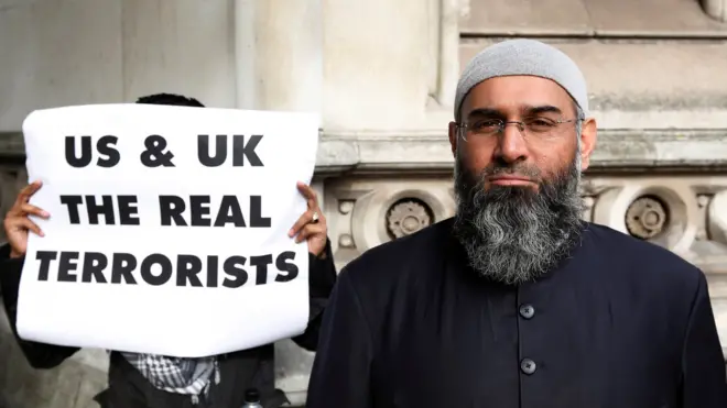 Анджем Чоудари на акции протеста в Лондоне, 2012 год