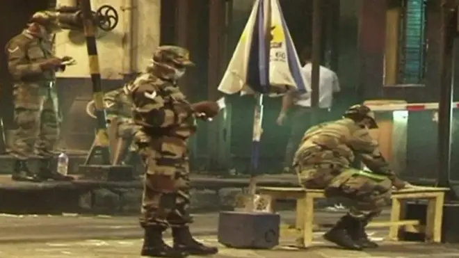 انڈیا کی شمالی ریاست مغربی بنگال میں کچھ ٹول پلازوں پر فوج کے جوانوں کی تعیناتی نے کیوں ایک سیاسی تنازع کی شکل اختیار کر لی ہے۔