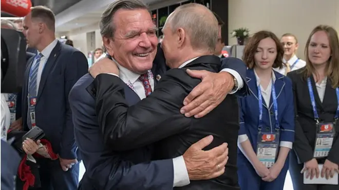 "Північний потік-2" очолює Герхард Шрьодер, колишній канцлер Німеччини і давні друг Володимира Путіна