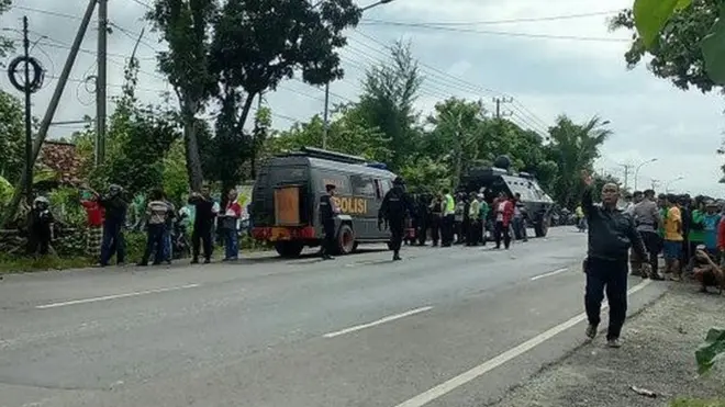 Kapolda mengatakan enam orang tersebut tewas dalam kontak tembak dengan aparat kepolisian di sekitar perkampungan Desa Sualan, Kecamatan Jenu, Kabupaten Tuban, Jawa Timur.
